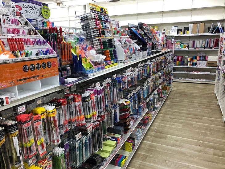 船場センタービル3号館地下1階内にあります地域密着型の卸売販売店です。包装用品を始め、文具・事務用品、食品包装資材、店舗用品、等多種多様の商材を取り扱っています。会員カードも必要ありません。是非お気軽にご来店下さい！