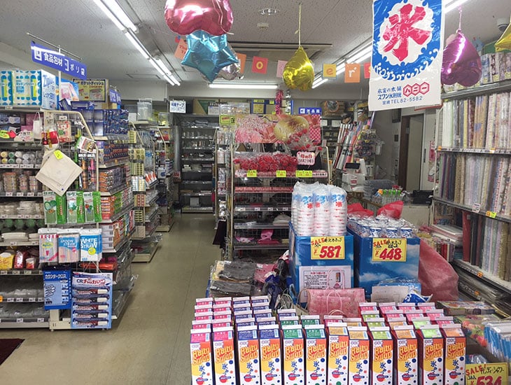 当店ではイベント商品も充実しております。イベント用品の他、包装用品、事務用品、食品包材などの品揃えも充実しております。お買上げ3000円以上10ｋｍ以内無料配達致します。是非一度ご来店下さい。