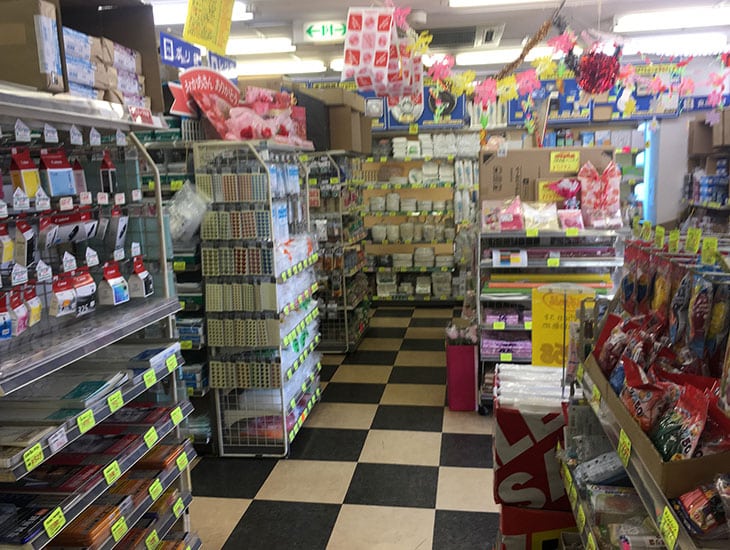 いつも御愛顧頂き誠に有難うございます。当店では包装資材、食品容器、日用品、文具、季節商品等、幅広く取り扱っております。地域の皆様に愛されるお店作りを目指し、日々精進しております。是非一度ご来店下さい。