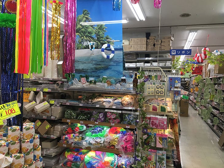 ページを閲覧頂き感謝申し上げます。当店はお客様に包む・提げる・結ぶ等包装の様々な商品のご提案をさせて頂きます。ご来店のお客様と共々に成長し、作り上げて行く店作りを目指してます。店内に無い商品は一生懸命に探させて頂きます。名入れ別注も賜ります。