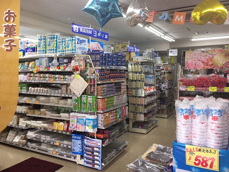 当店ではイベント商品も充実しております。イベント用品の他、包装用品、事務用品、食品包材などの品揃えも充実しております。お買上げ3000円以上10ｋｍ以内無料配達致します。是非一度ご来店下さい。