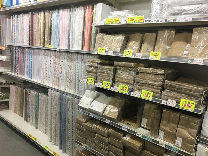 当店では四季折々、季節に合ったイベント商品を常に取り揃えております。また、業務店様向けの商品だけでなく、一般のお客様にもお買い求めやすい少量パックの商品も取り扱っておりますので、ぜひ一度ご来店、もしくはお問い合わせ下さい。