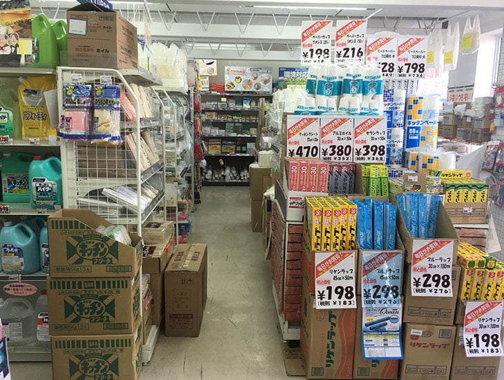 こんにちは！当店は一般の方から業者の方まで幅広く喜んでいただけるお店を目指しています。町内会のイベントや学校行事でご利用いただける商品も沢山あり、文房具も充実しております。また、店内にない商品はお取り寄せも可能です！お気軽におたずね下さい。
