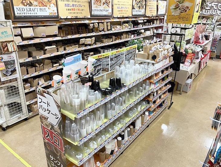 中区錦にあります名古屋店です。1階「プロの食材の店　A-PRICE名古屋店」2階から6階までは、包装用品・食品包材・通販資材・文具事務用品・日用品などシモジマ最大級の品揃えとなっております。当店はお客様の発見、価値の提供と問題解決ができる店を目指しております。皆様のご来店心よりお待ちしております。