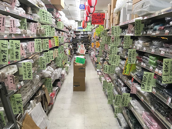 ページを閲覧頂き感謝申し上げます。当店はお客様に包む・提げる・結ぶ等包装の様々な商品のご提案をさせて頂きます。ご来店のお客様と共々に成長し、作り上げて行く店作りを目指してます。店内に無い商品は一生懸命に探させて頂きます。名入れ別注も賜ります。